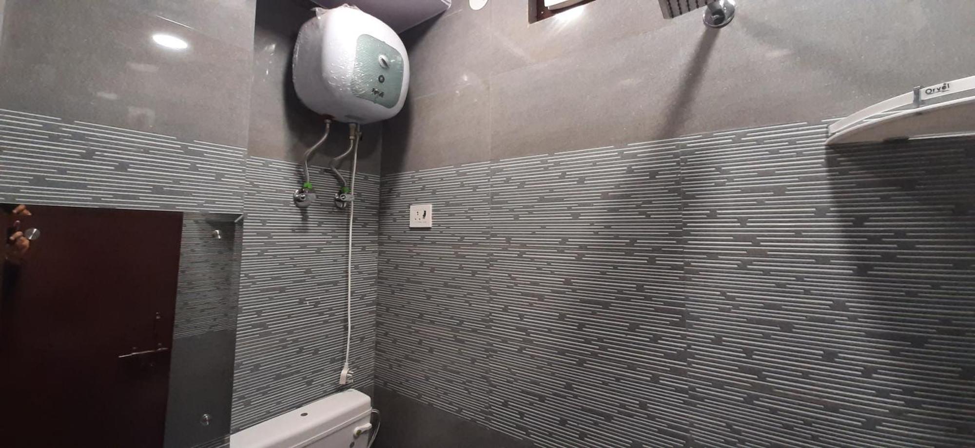 Aggarwal In Independent Flat With Private Kitchen Washroom Fridge Android Tv Wi Fi And Cooking Utensils For Self Cooking *