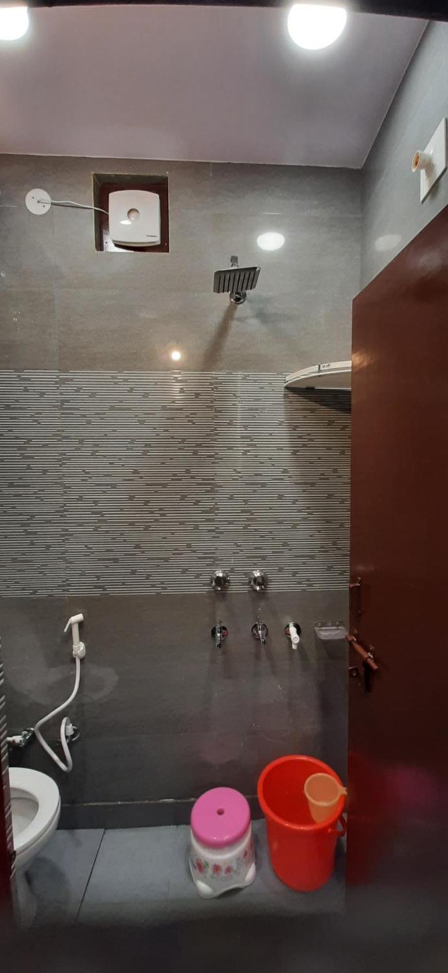 Aggarwal In Independent Flat With Private Kitchen Washroom Fridge Android Tv Wi Fi And Cooking Utensils For Self Cooking Apartment New Delhi