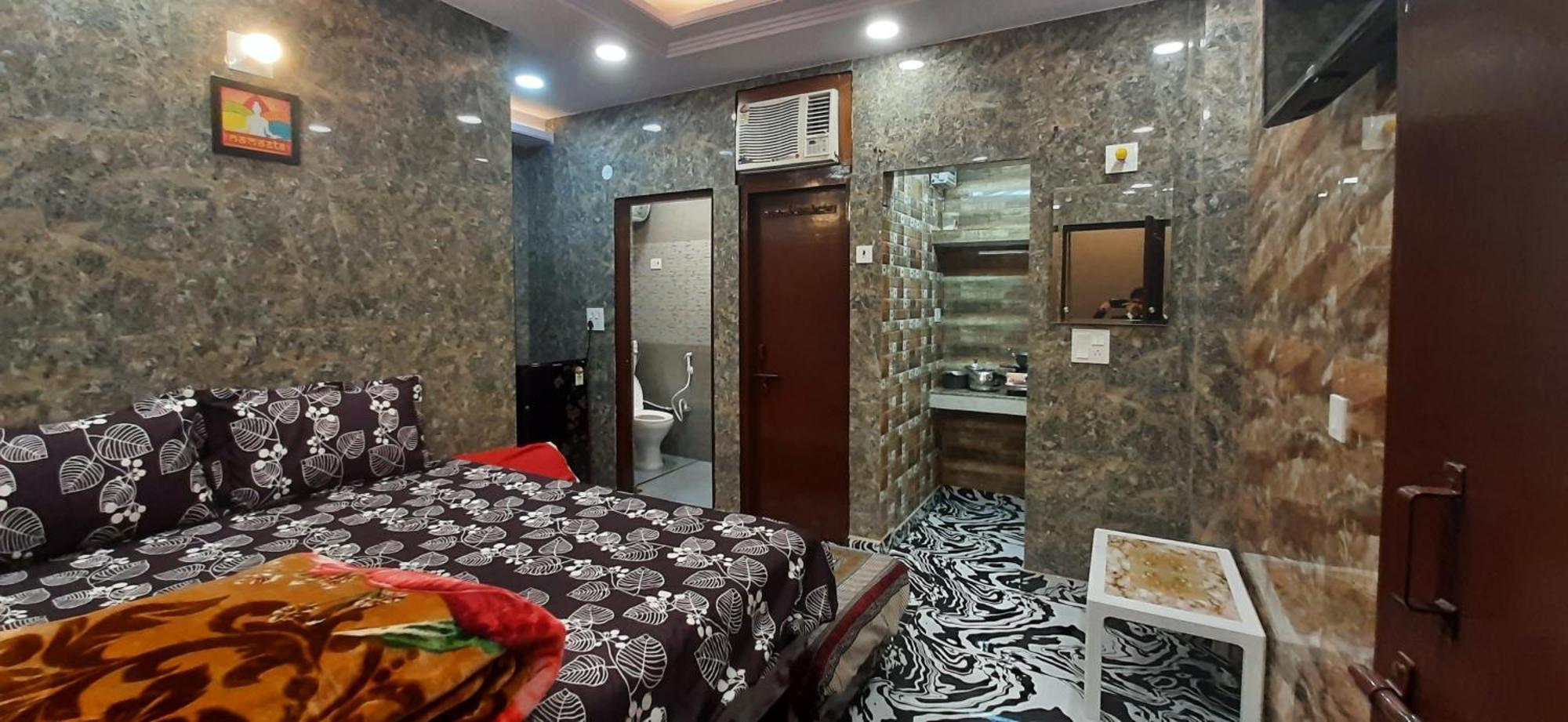 Aggarwal In Independent Flat With Private Kitchen Washroom Fridge Android Tv Wi Fi And Cooking Utensils For Self Cooking *
