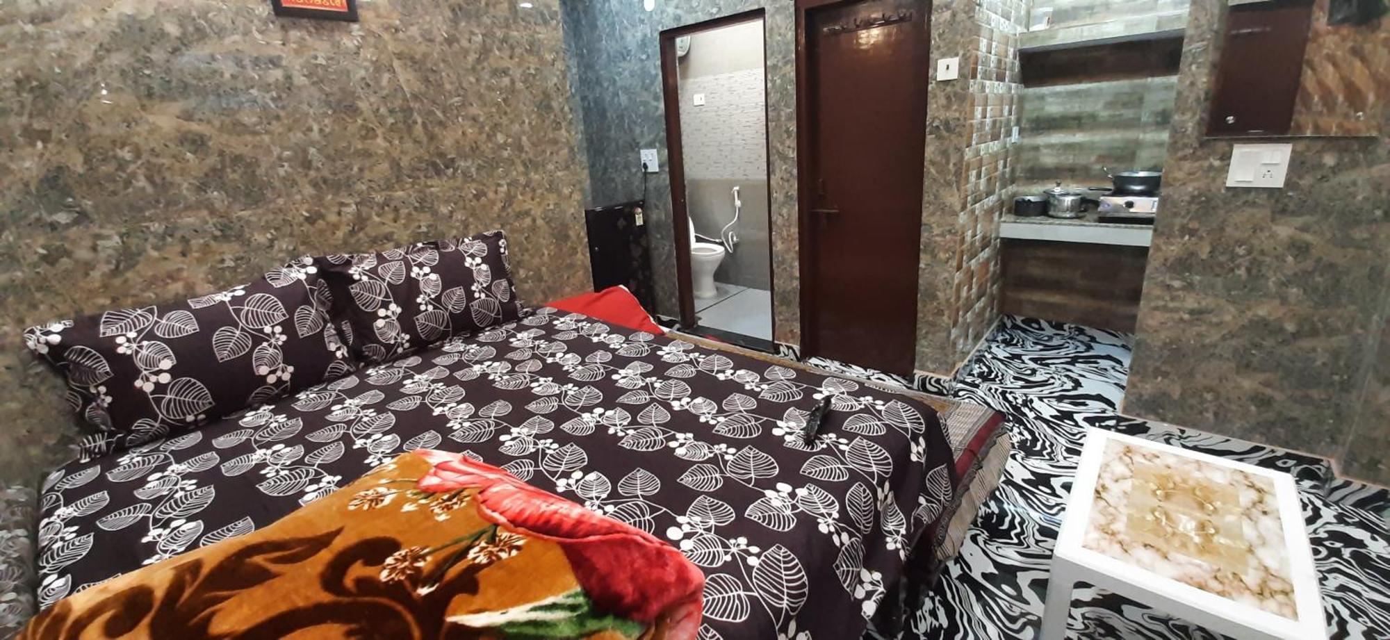 Apartment Aggarwal In Independent Flat With Private Kitchen Washroom Fridge Android Tv Wi Fi And Cooking Utensils For Self Cooking