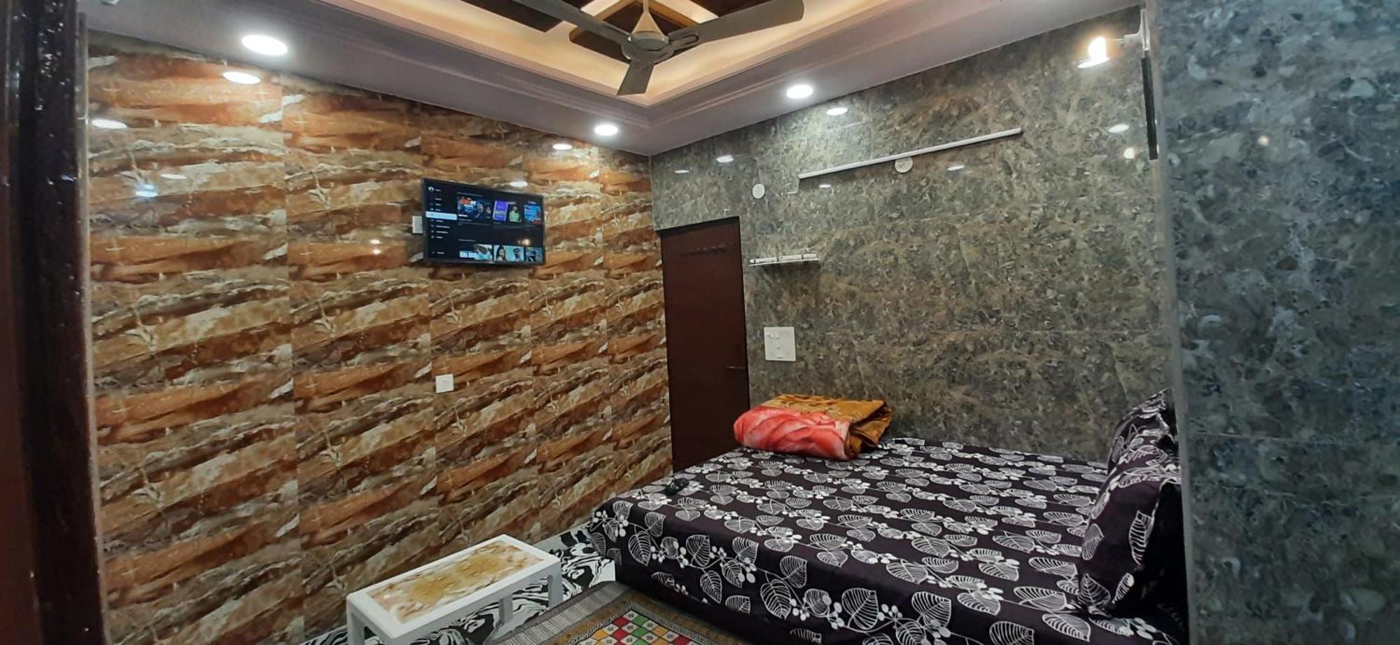 Aggarwal In Independent Flat With Private Kitchen Washroom Fridge Android Tv Wi Fi And Cooking Utensils For Self Cooking Apartment