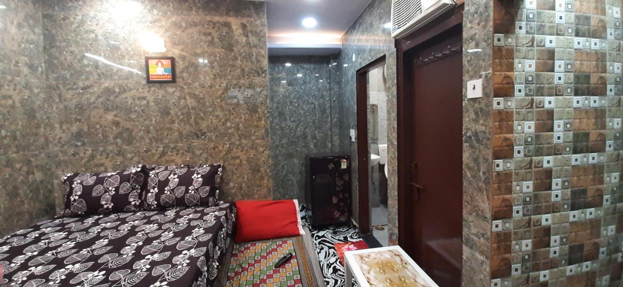 Aggarwal In Independent Flat With Private Kitchen Washroom Fridge Android Tv Wi Fi And Cooking Utensils For Self Cooking *