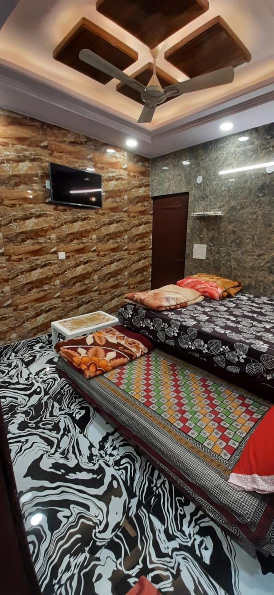 Aggarwal In Independent Flat With Private Kitchen Washroom Fridge Android Tv Wi Fi And Cooking Utensils For Self Cooking Apartment New Delhi